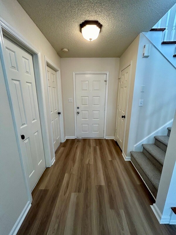 Building Photo - 6817 El Greco Ct