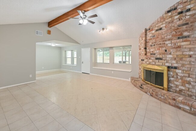 Foto del edificio - 8703 Saratoga Forest Dr