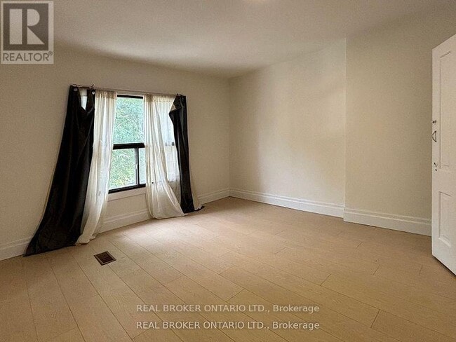 Building Photo - 26 Carr St