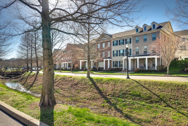 Building Photo - 1325 Moher Blvd