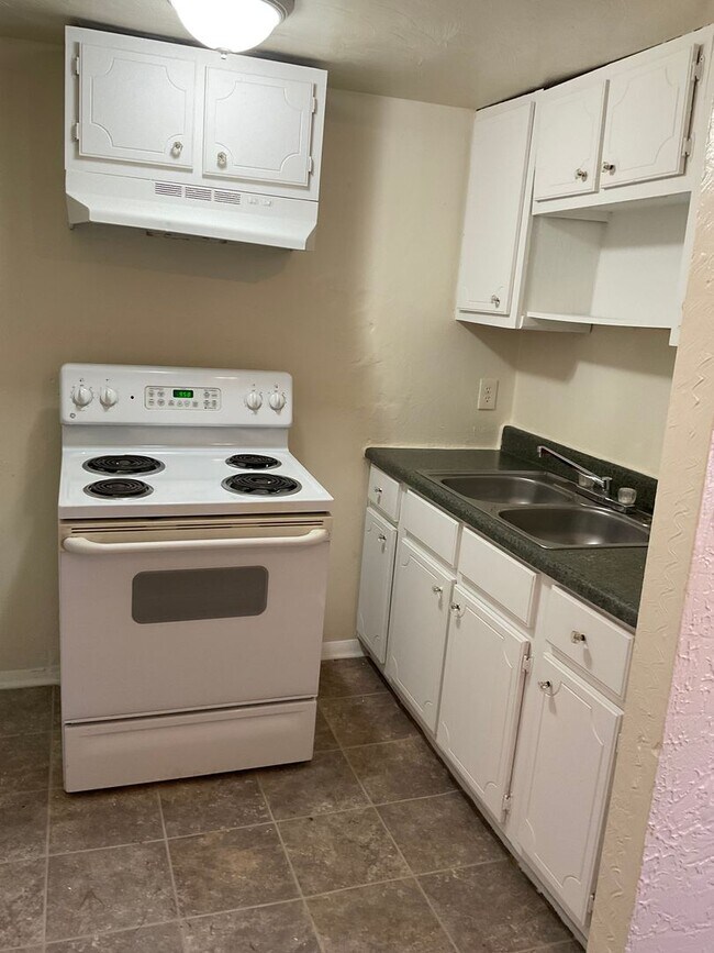 Building Photo - a1104V
