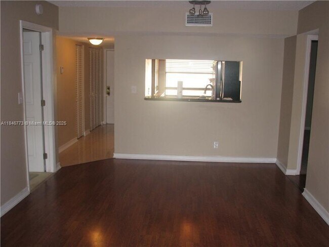 Foto del edificio - 11174 W Sample Rd