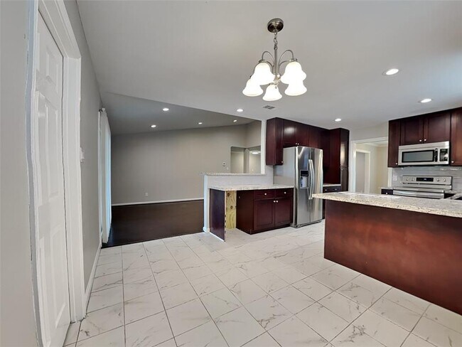 Building Photo - 8127 Twin Hills Dr