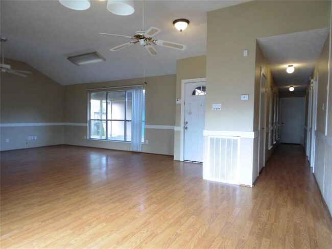 Foto del edificio - 1415 Twining Oaks Ln