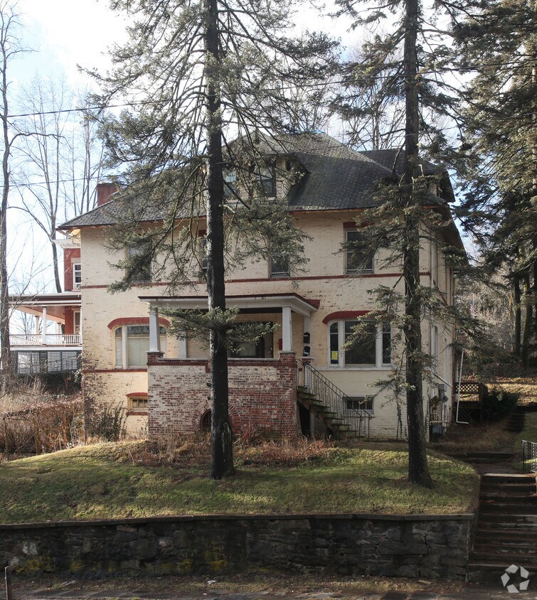 Primary Photo - 235 Broadway