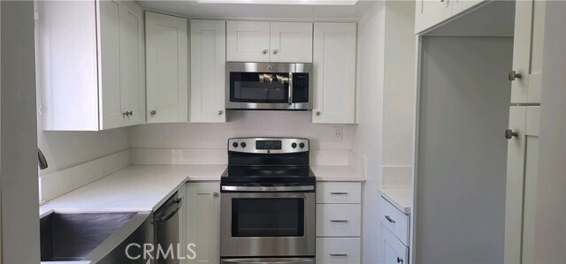 Foto del edificio - 8633 Portola Ct
