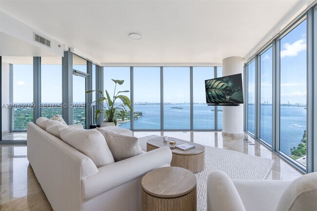 Foto del edificio - 601 NE 36th St