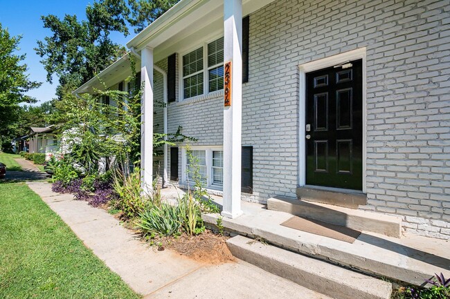 Building Photo - 2364 Peachwood Cir NE