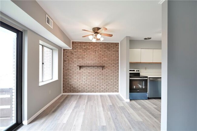 Building Photo - 1003 Sanlin Dr