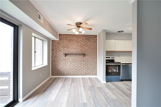 Foto del edificio - 1003 Sanlin Dr