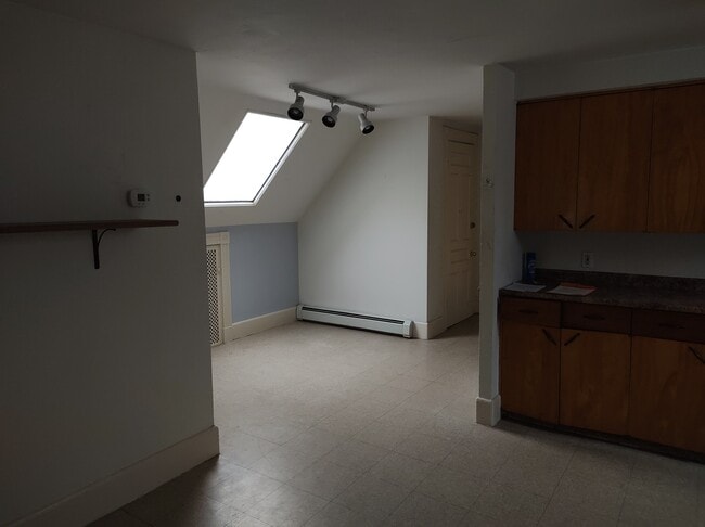 Dine in kitchen area - 11 Highland Ave