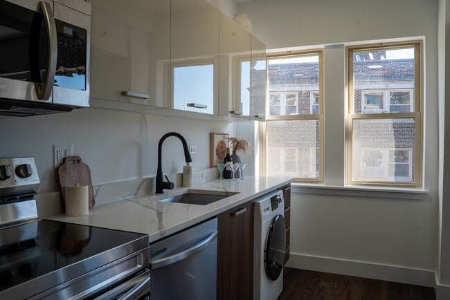 Building Photo - 1553 W Hollywood Ave