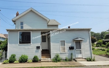 Building Photo - 125 N Chestnut St