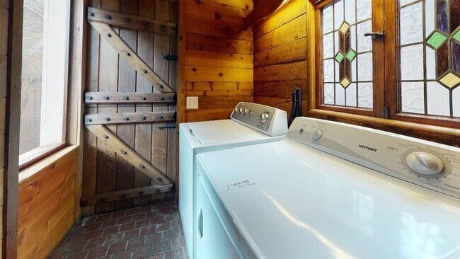 Foto del edificio - One Bedroom in Downtown Carmel By The Sea