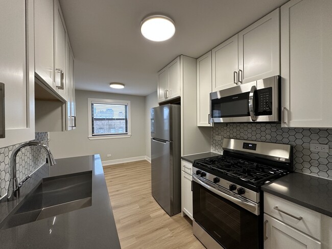 Building Photo - 535 W Aldine Ave