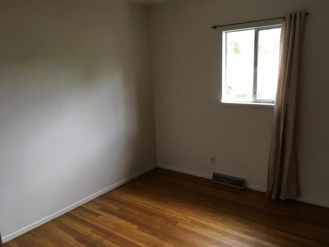 Building Photo - 1731 Pinion Ave