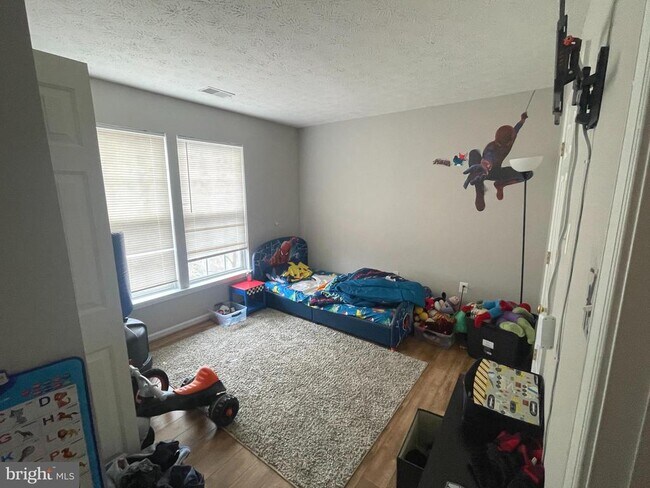 Foto del edificio - 2022 Hunting Ridge Dr