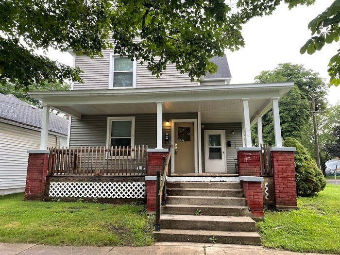Primary Photo - NW Side 3 Bedroom Water Included
