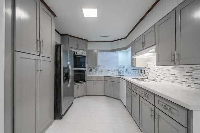 Foto del edificio - 3523 Glen Haven Blvd