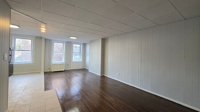 Building Photo - 722 Westside Ave