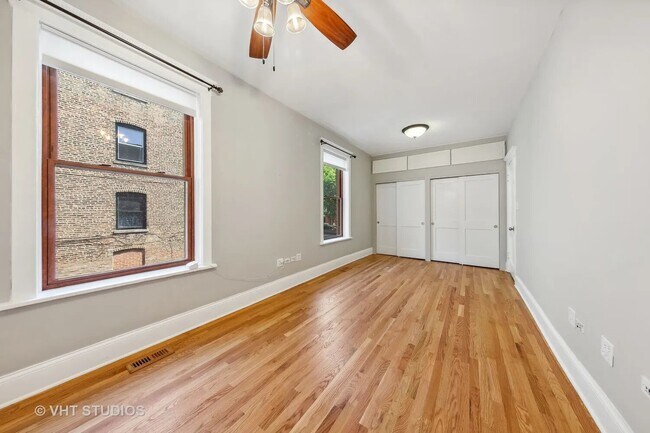 Foto del edificio - 852 W Belle Plaine Ave