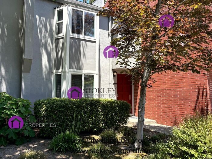 Primary Photo - 2712 Walnut Blvd