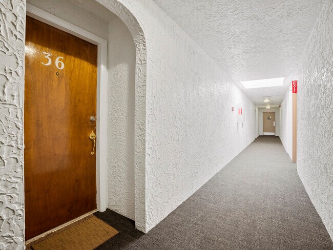Building Photo - 7 Shadowbrook Ln