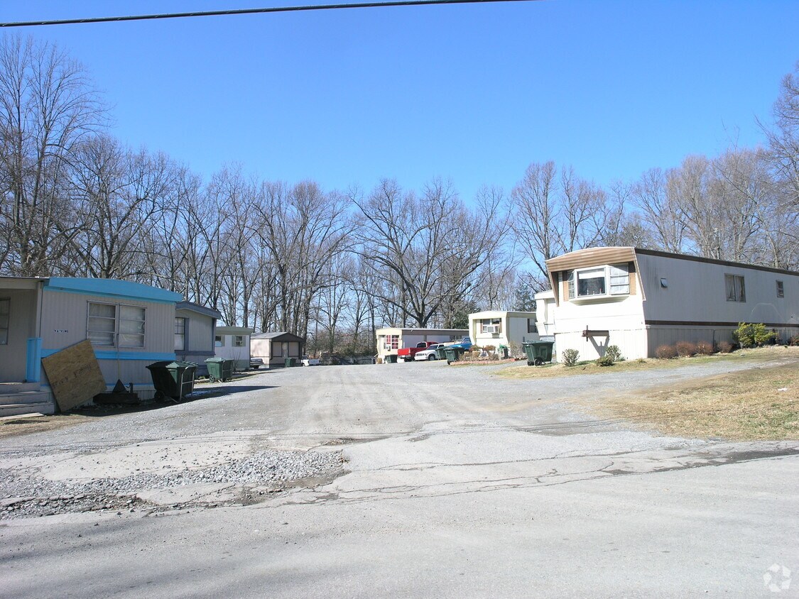 Primary Photo - 413 Circle Dr