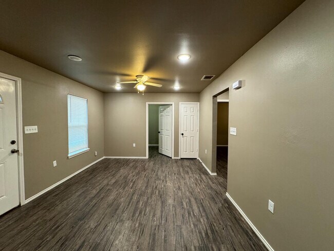 Foto del edificio - 2813 E 2nd St