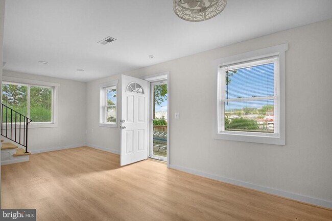 Foto del edificio - 6064 Drum Point Rd