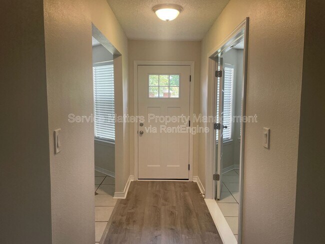 Foto del edificio - 5728 Dove Dr