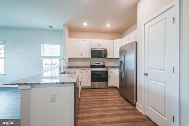Building Photo - 121 Nootka Wy
