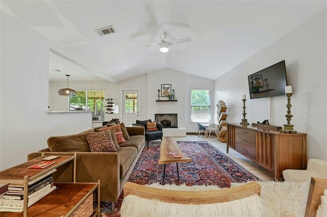 Building Photo - 2301 Village Cir