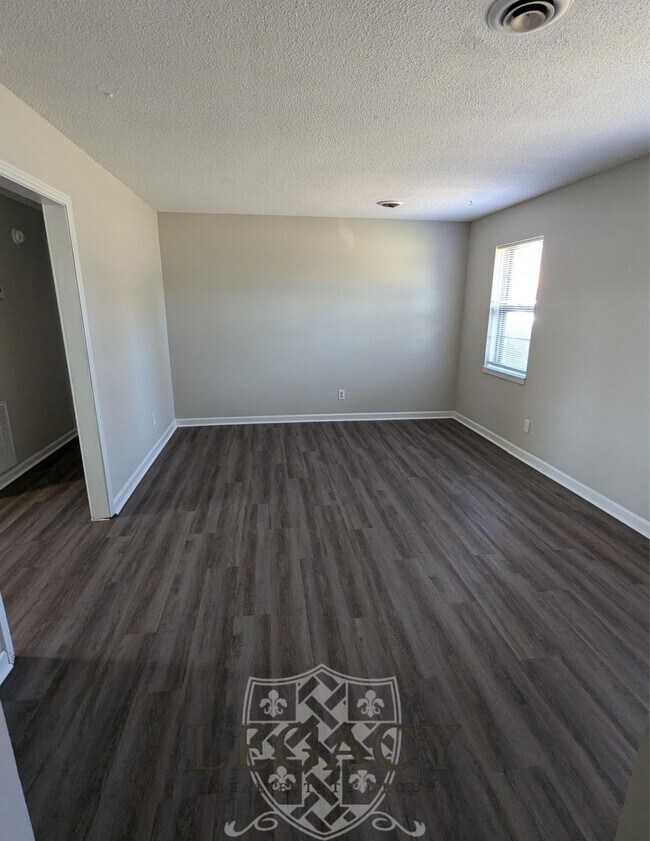 Building Photo - 413 Shawnee Dr