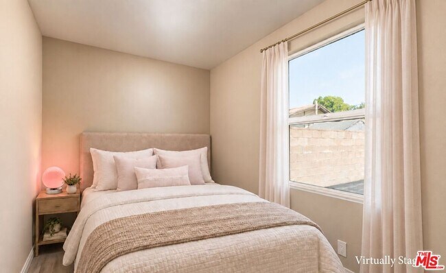 Foto del edificio - 9219 Langdon Ave