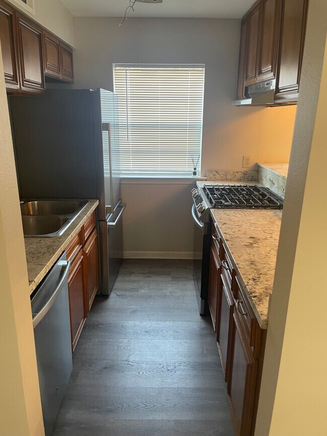 Cocina del apartamento B - 1325 Lake Ave