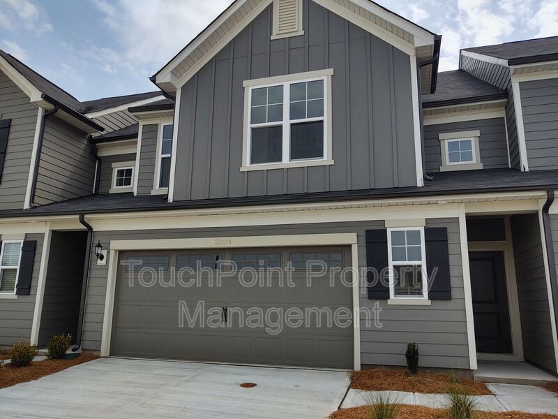 Foto principal - 23014 Clarabelle Dr