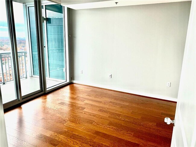 Foto del edificio - 3338 Peachtree Rd NE