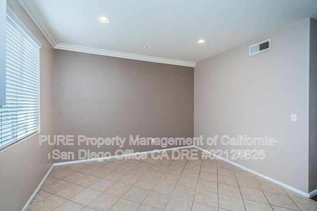 Building Photo - 708 Paradise Way