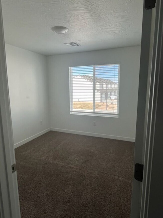 Building Photo - 310 W 2050 N