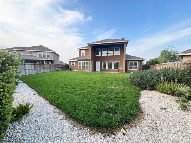 Foto del edificio - 33 Ensenada Ave