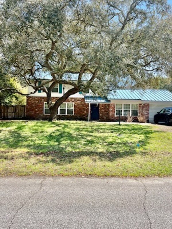 576 Pocahontas Dr, Fort Walton Beach, FL 32547 Condo for Rent in Fort