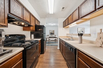 Building Photo - The Greens at Virginia Center