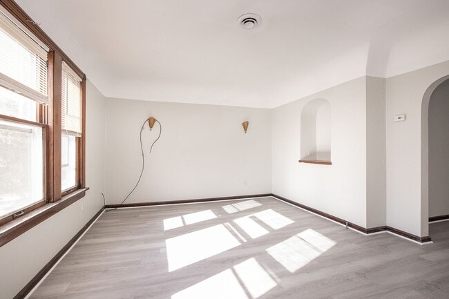 Building Photo - 4120 Trowbridge Ave