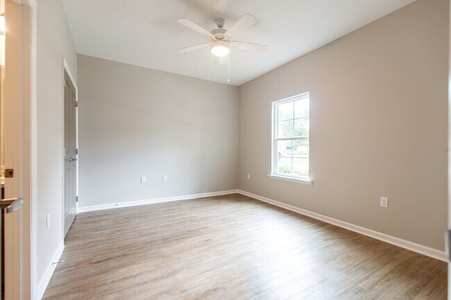 Foto del edificio - Modern 2BR/2BA Apartment Near VSU
