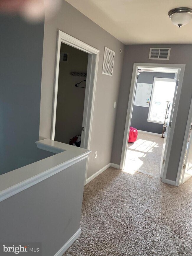 Foto del edificio - 9120 Ruby Lockhart Blvd