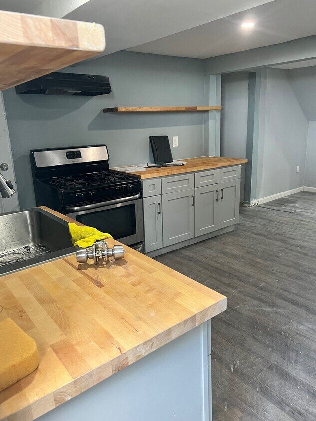 Foto principal - 124 Gibson Ave