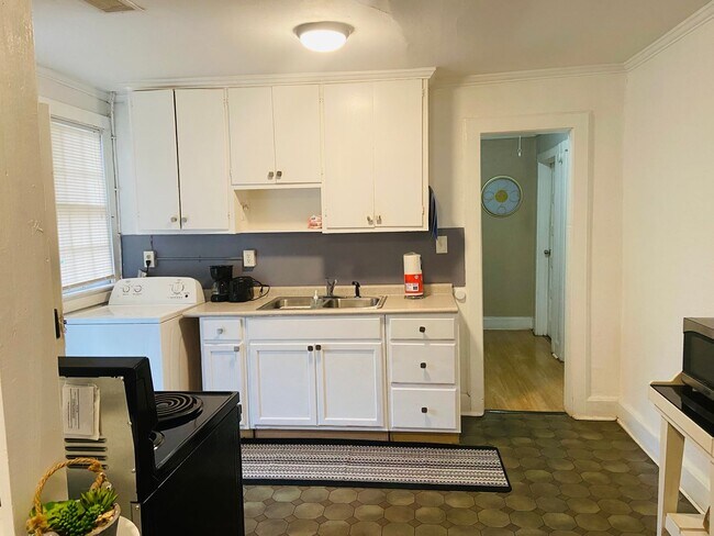 Foto del edificio - 2 Bedroom/1 Bath  - $1,060/Mo