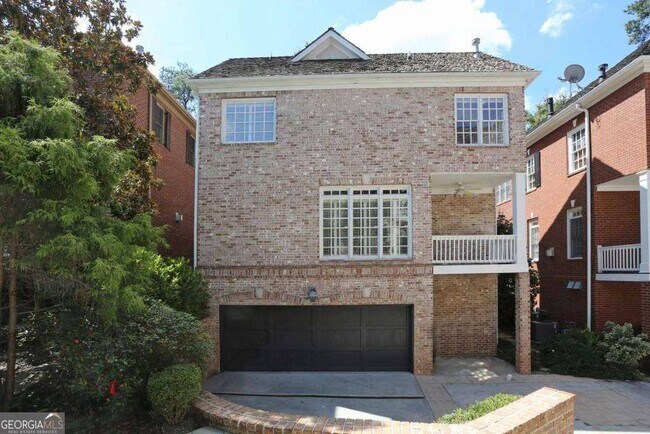 Foto del edificio - 704 Longleaf Dr NE