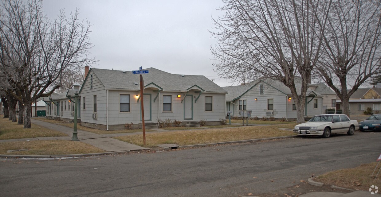 Building Photo - 214 S Naches Ave
